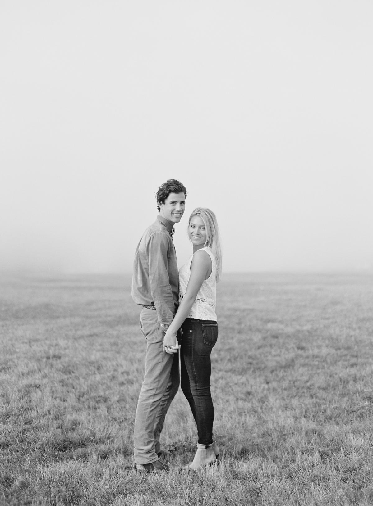 Foggy seattle engagement session by omalley photographers 0002