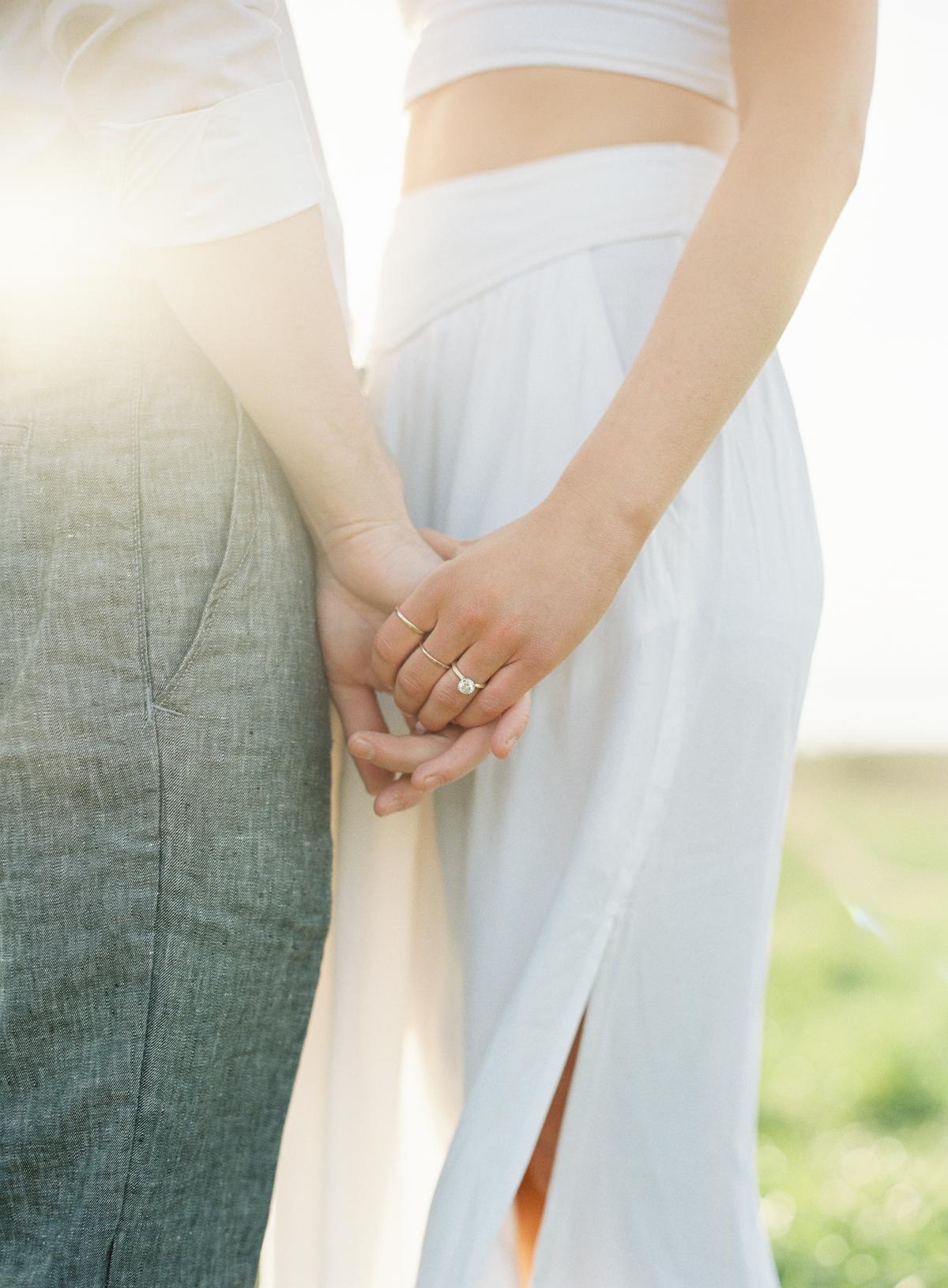 Simple Chic Outdoor Engagement 0011