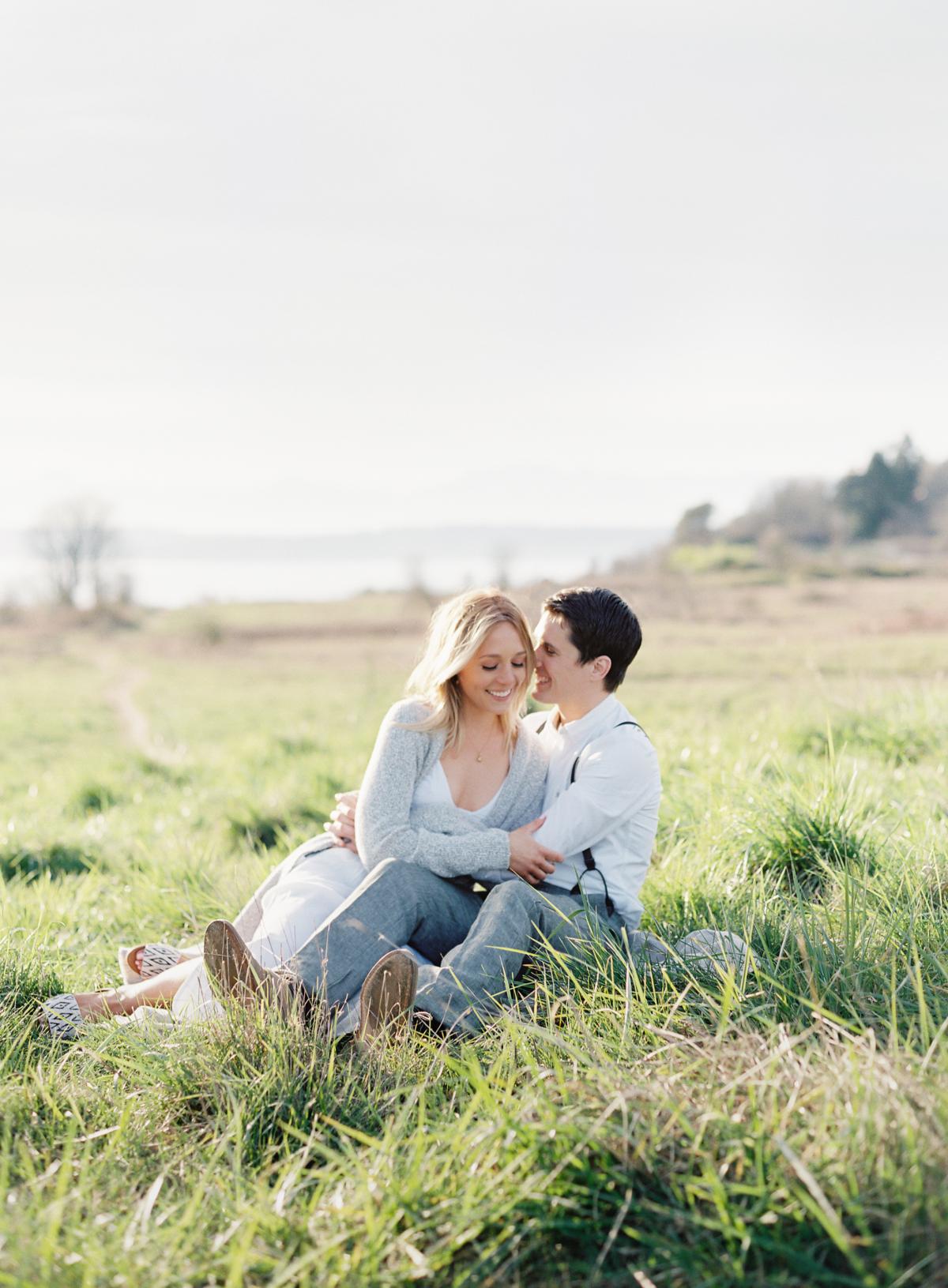 Simple Chic Outdoor Engagement 0013