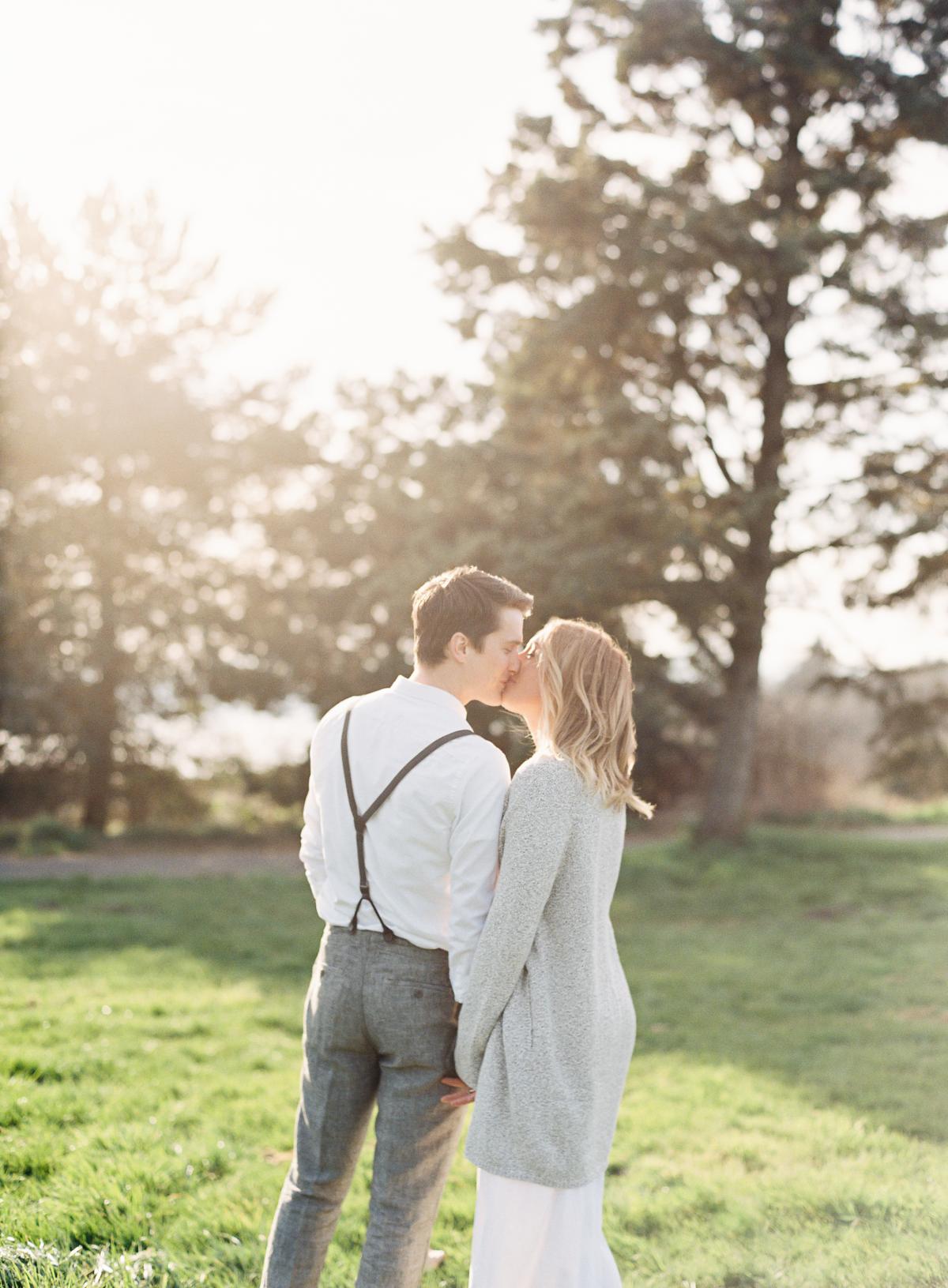 Simple Chic Outdoor Engagement 0016