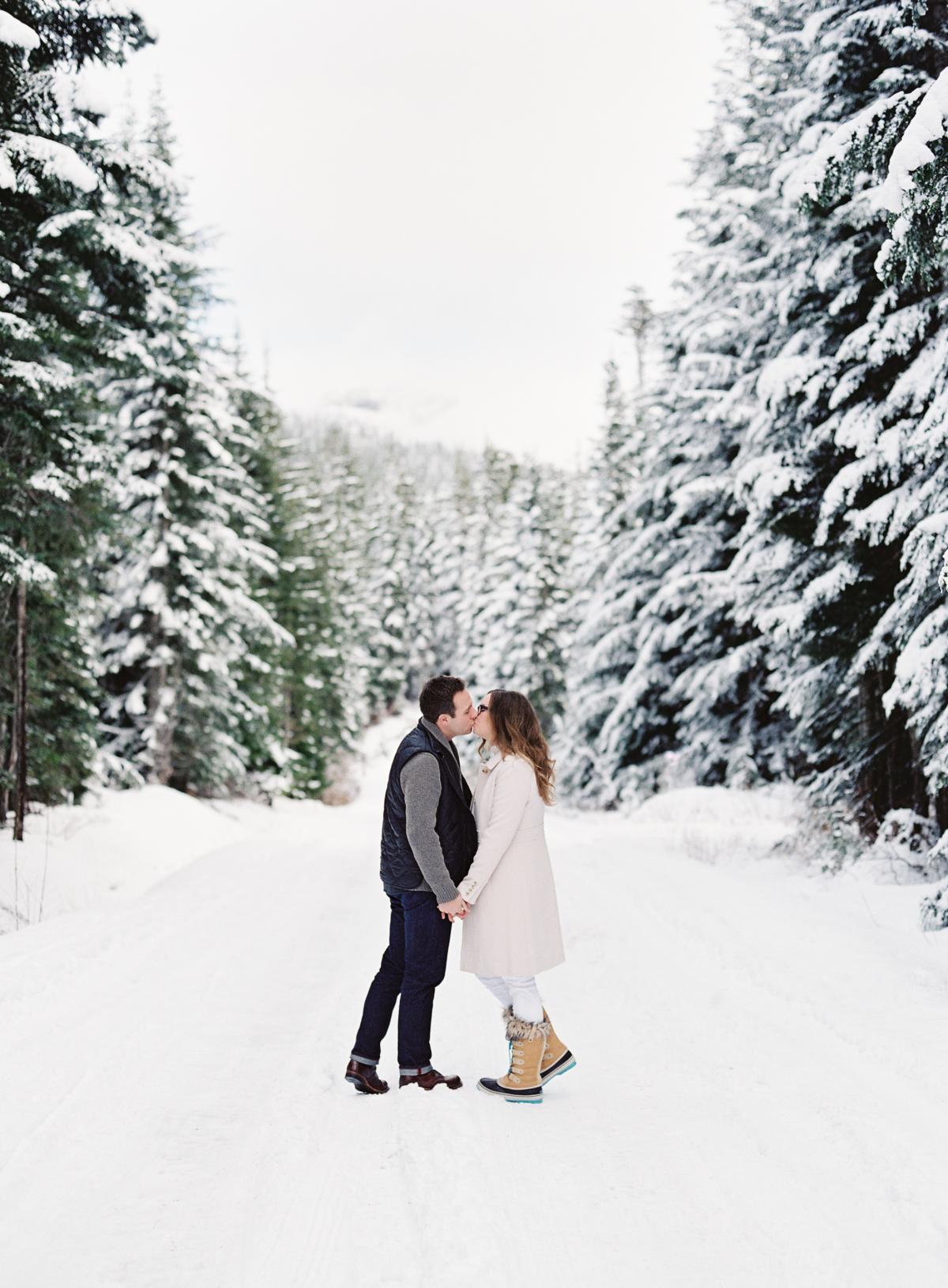Snowy Snoqualmie Engagement Session 0004
