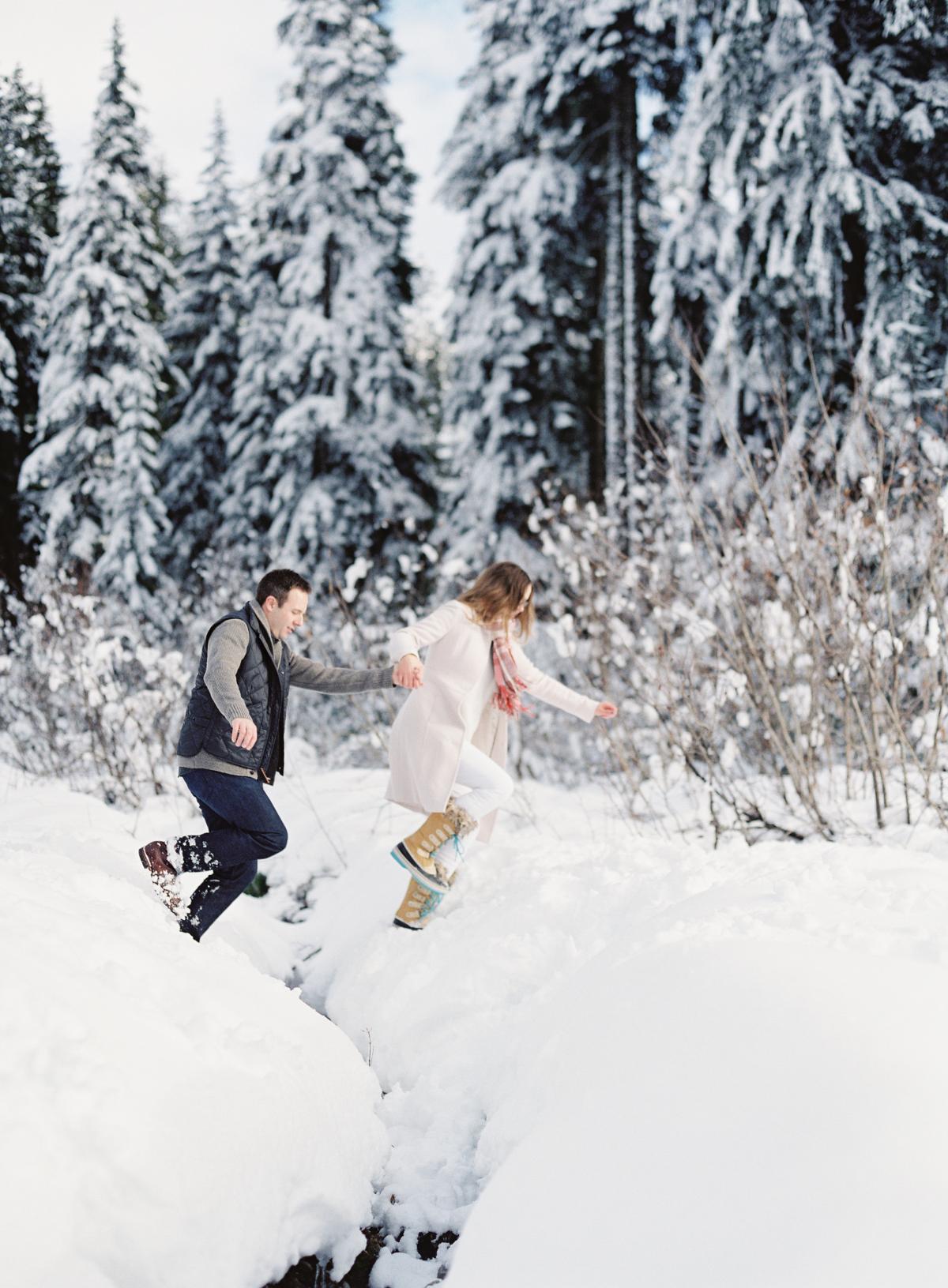 Snowy Snoqualmie Engagement Session 0015