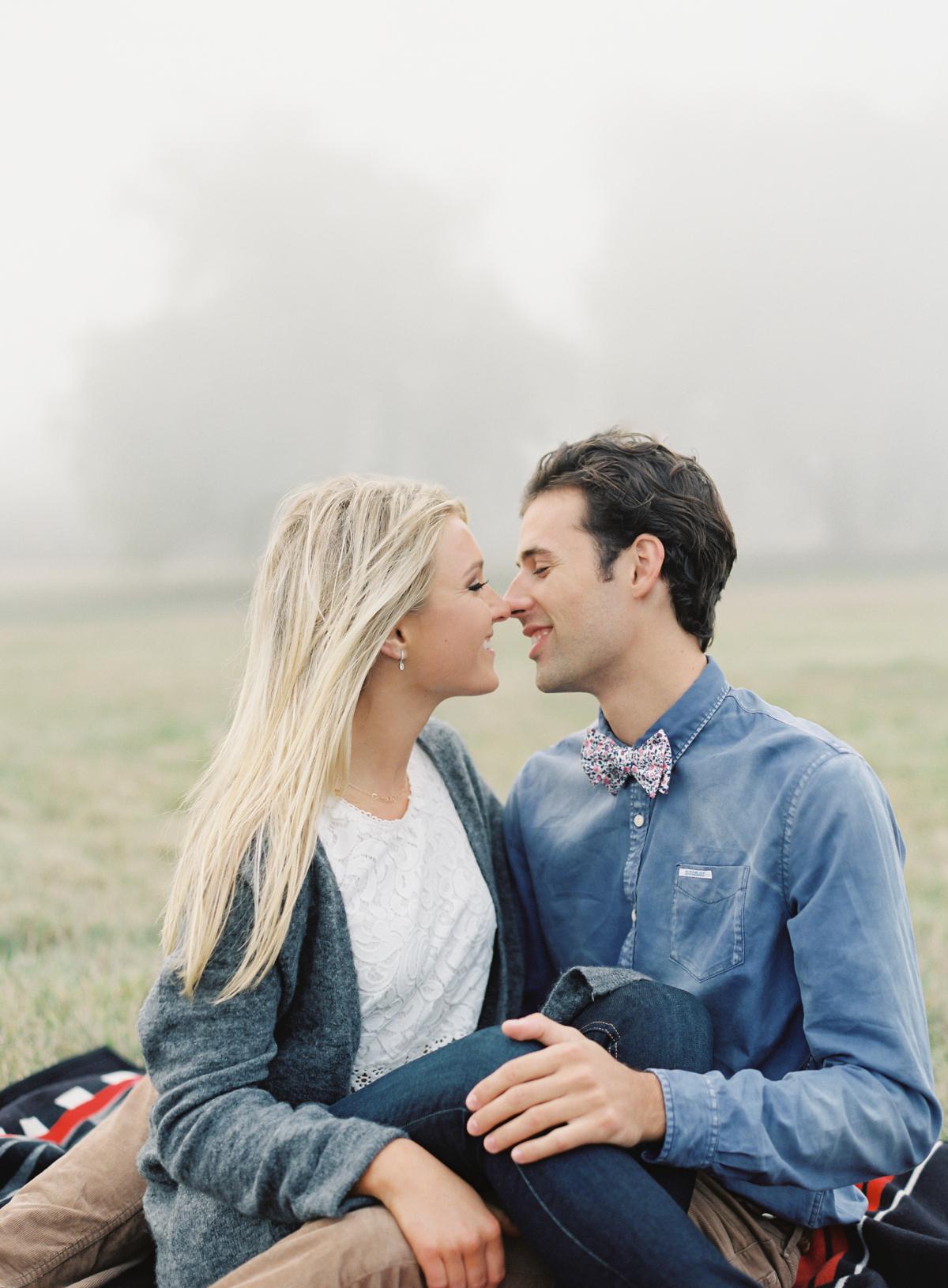 Foggy seattle engagement session by omalley photographers 0008